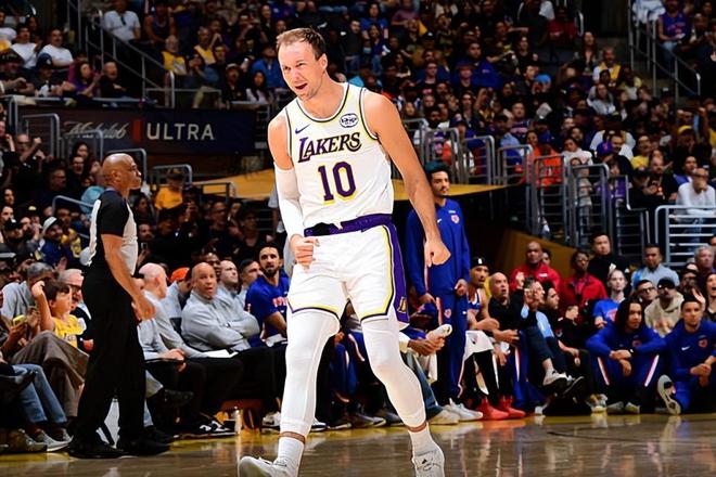 卢卡-肯纳德12分助力湖人掀翻尼克斯 西部排名飙