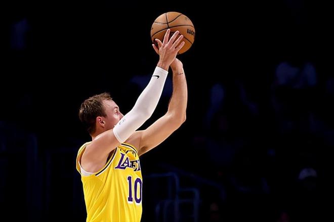 卢卡-肯纳德12分助力湖人掀翻尼克斯 西部排名飙