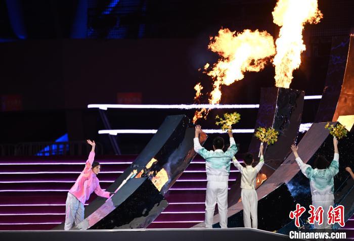 智能仿生手点燃主火炬 科技赋能残疾人共赴亚运