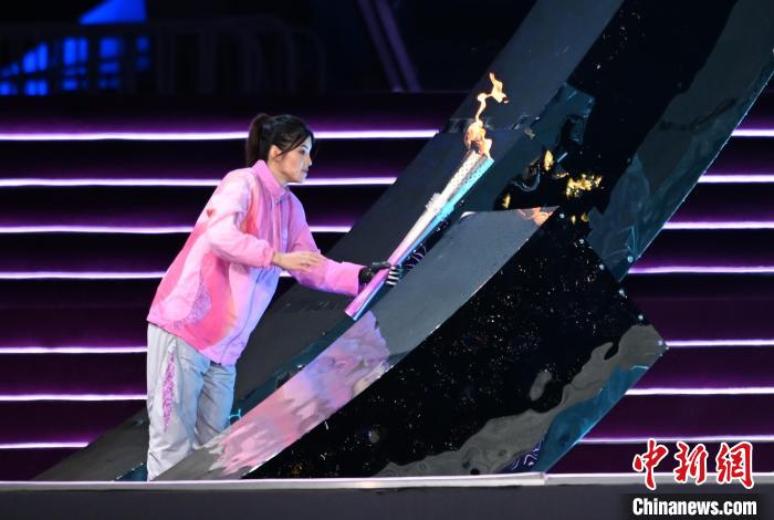 智能仿生手点燃主火炬 科技赋能残疾人共赴亚运