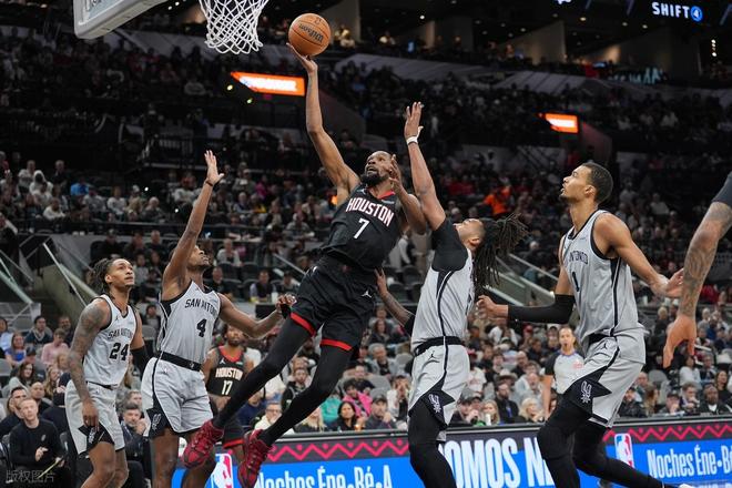 火箭惨败马刺 文班亚马统治攻防 申京防守漏洞成