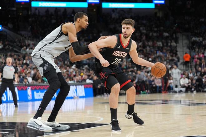 火箭惨败马刺 文班亚马统治攻防 申京防守漏洞成