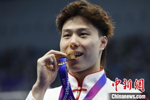 覃海洋亚运100米蛙泳夺冠打破赛会纪录婉拒“蛙
