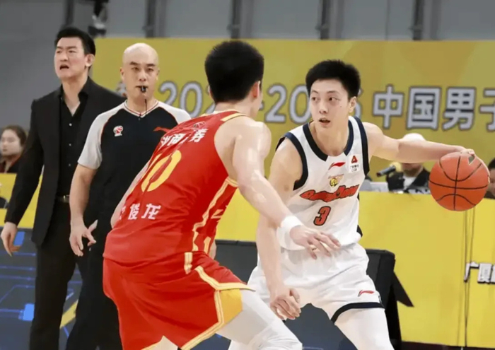 胡明轩低迷引担忧 广东队伤病潮影响季后赛前景