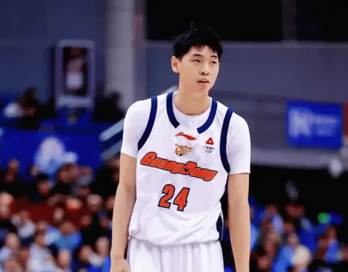 胡明轩低迷引担忧 广东队伤病潮影响季后赛前景