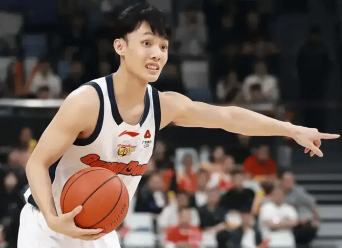 胡明轩低迷引担忧 广东队伤病潮影响季后赛前景